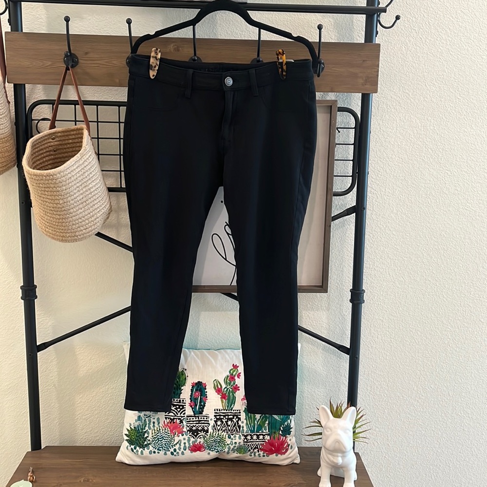 ❌SOLD❌2️⃣AMERICAN EAGLE 12 SHORT JEGGINGS